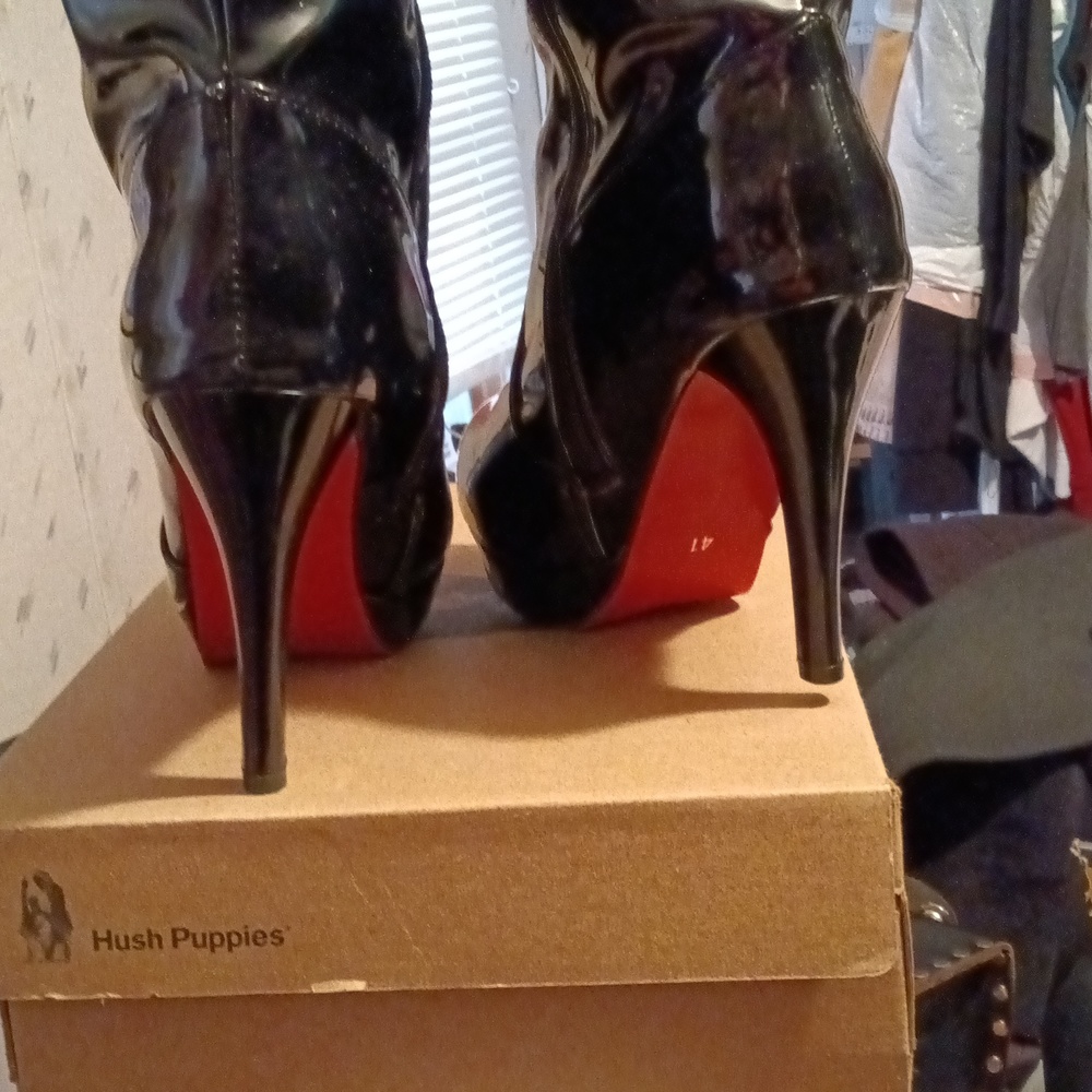 Boots - Picture 6 of 10